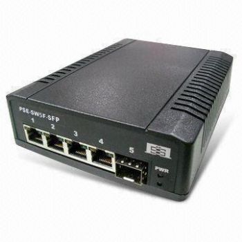 Switch Power-over-Ethernet com entrada de alimentação de 48 Vcc e conector RJ-45